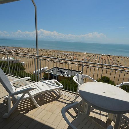 Apartamento Lignano Sabbiadoro Sea Front Exterior foto