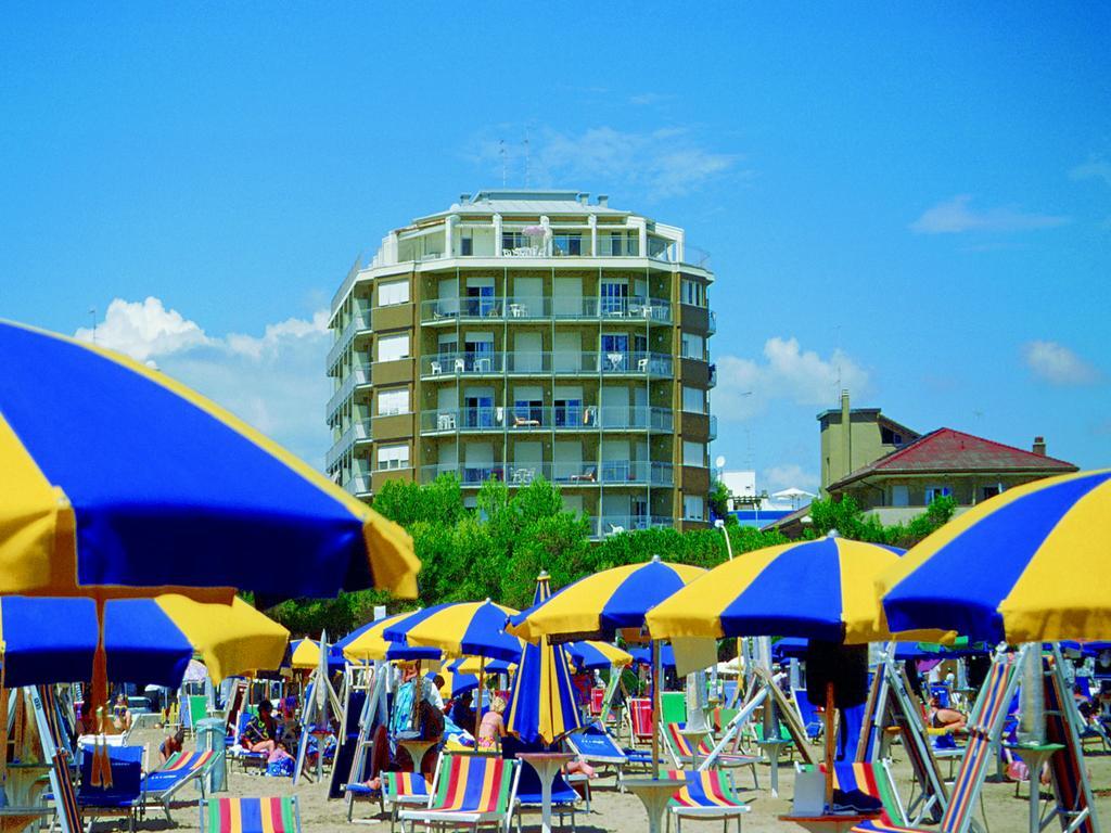 Apartamento Lignano Sabbiadoro Sea Front Exterior foto
