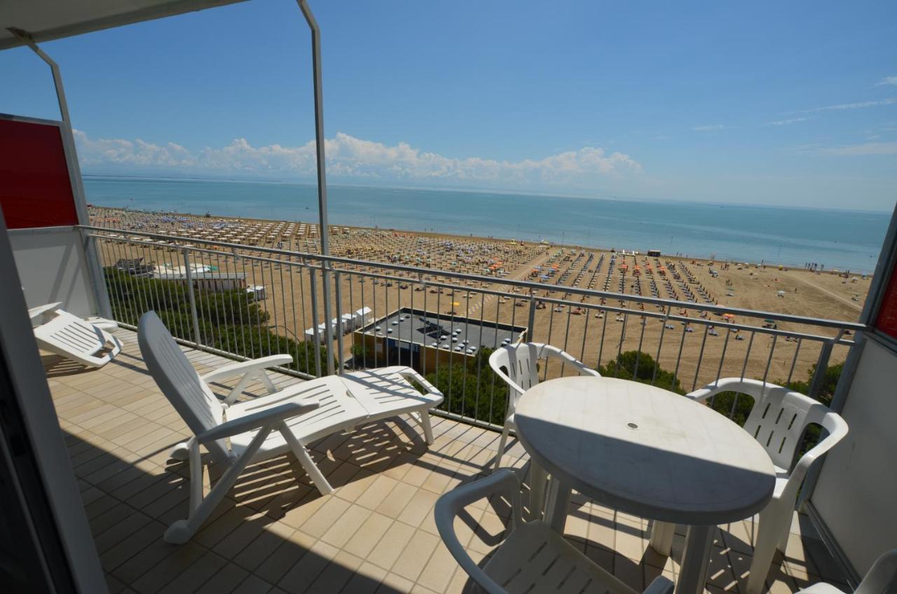 Apartamento Lignano Sabbiadoro Sea Front Exterior foto