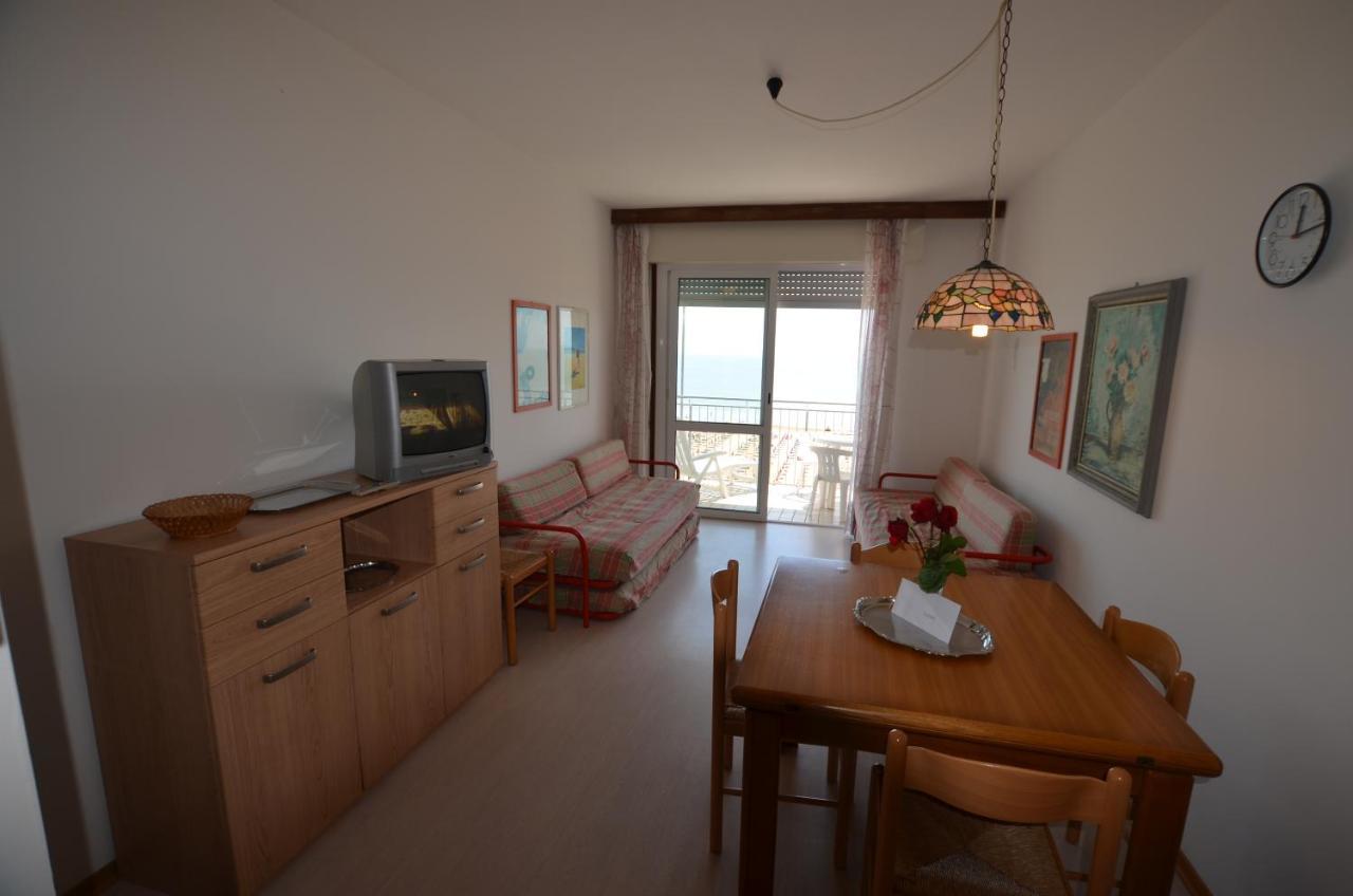 Apartamento Lignano Sabbiadoro Sea Front Exterior foto