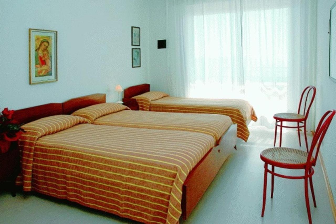 Apartamento Lignano Sabbiadoro Sea Front Exterior foto